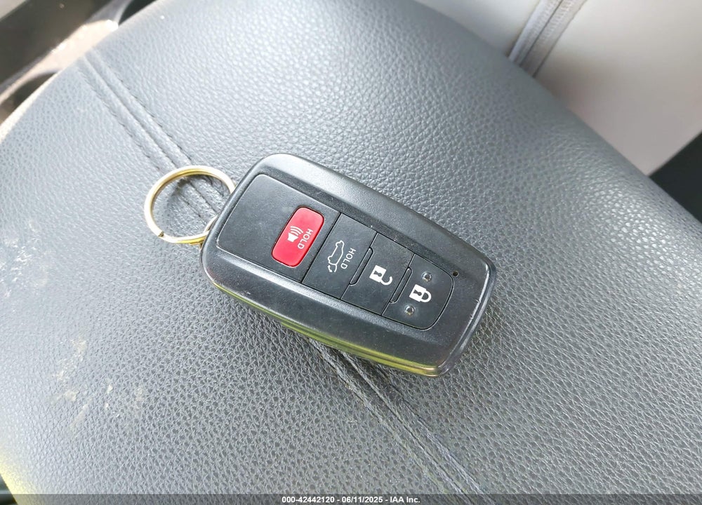 2019 TOYOTA RAV4 VIN: JTMC1RFV3KD512218