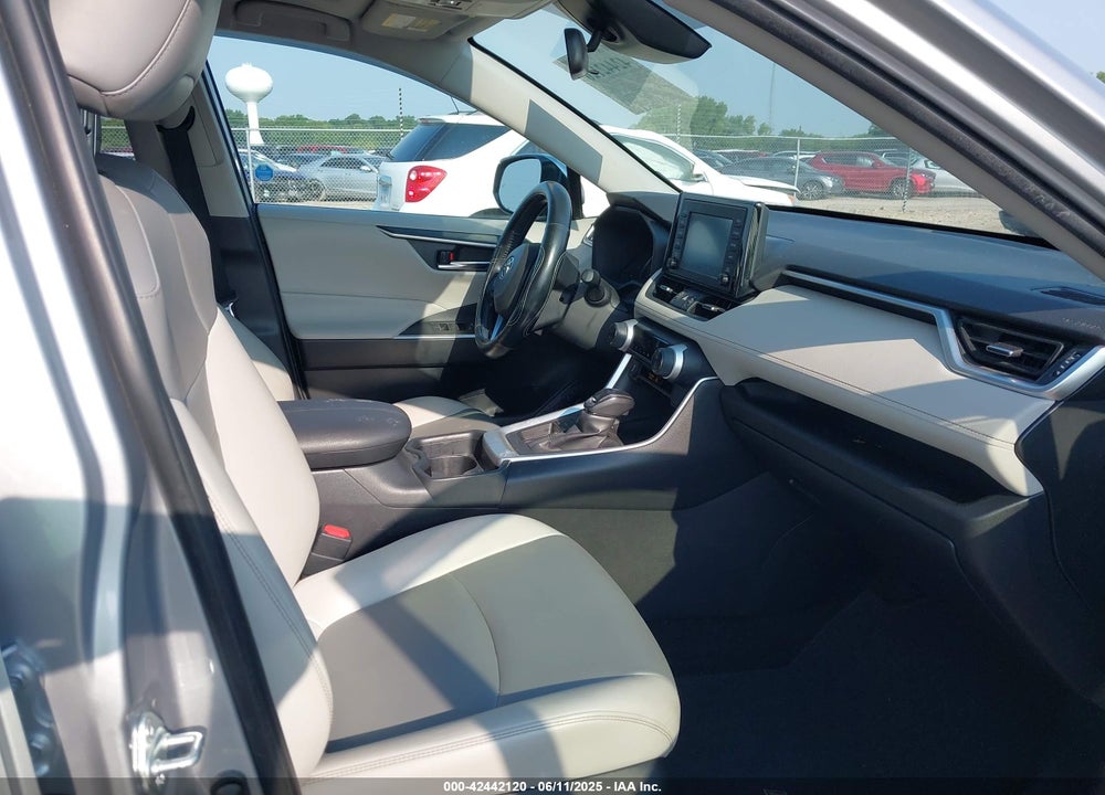 2019 TOYOTA RAV4 VIN: JTMC1RFV3KD512218