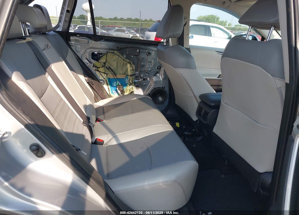 2019 TOYOTA RAV4 VIN: JTMC1RFV3KD512218