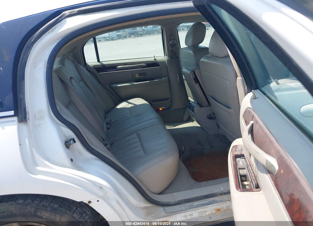 2006 LINCOLN TOWN CAR VIN: 1LNHM81W46Y634376