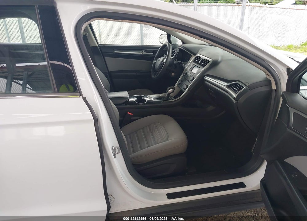 2016 FORD FUSION S VIN: 3FA6P0G74GR221383