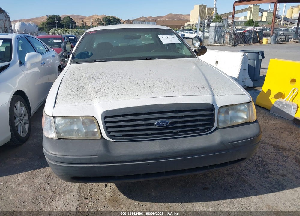 2000 FORD CROWN VICTORIA POLICE INTERCEPTOR VIN: 2FAFP71W7YX104263