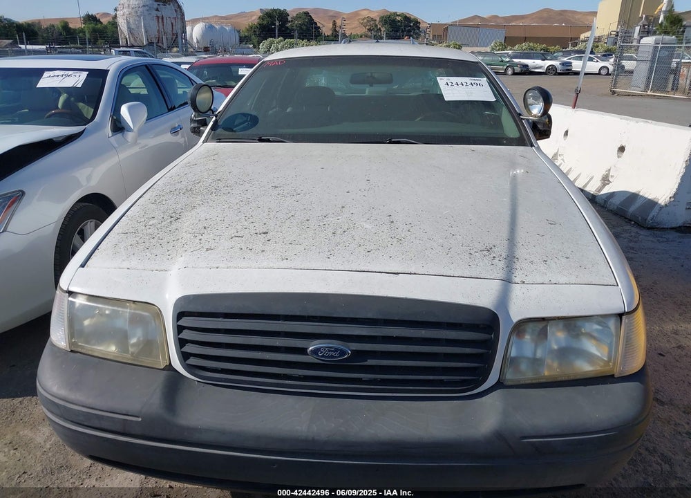 2000 FORD CROWN VICTORIA POLICE INTERCEPTOR VIN: 2FAFP71W7YX104263