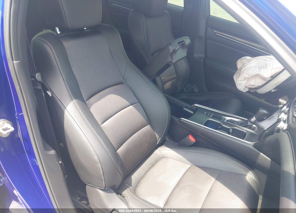 2019 HONDA ACCORD VIN: 1HGCV1F32KA140233
