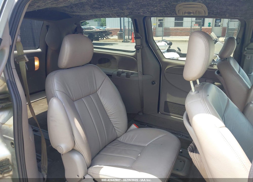 2001 CHRYSLER TOWN & COUNTRY LXI VIN: 2C4GP54L51R261157