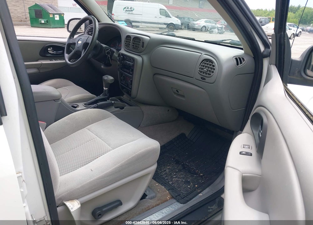 2007 CHEVROLET TRAILBLAZER LS VIN: 1GNDT13S872273057