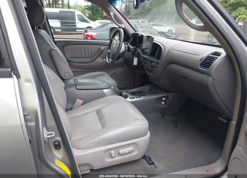 2005 TOYOTA SEQUOIA LIMITED V8 VIN: 5TDBT48A75S256810