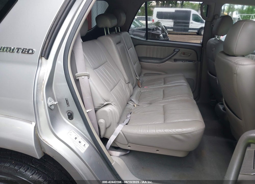 2005 TOYOTA SEQUOIA LIMITED V8 VIN: 5TDBT48A75S256810