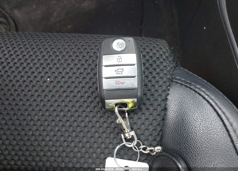 2019 KIA OPTIMA VIN: 5XXGT4L30KG302263