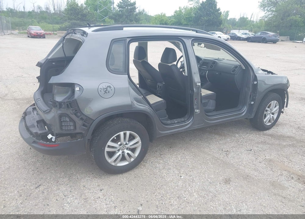 2016 VOLKSWAGEN TIGUAN VIN: WVGBV7AX4GW600117
