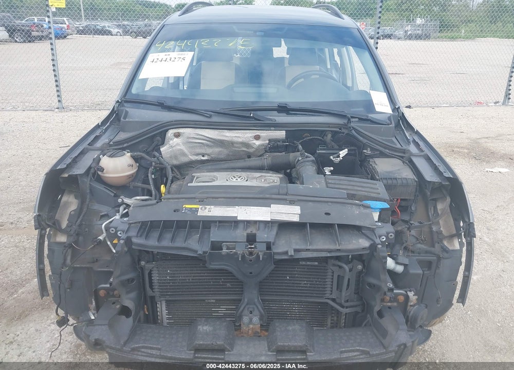 2016 VOLKSWAGEN TIGUAN VIN: WVGBV7AX4GW600117