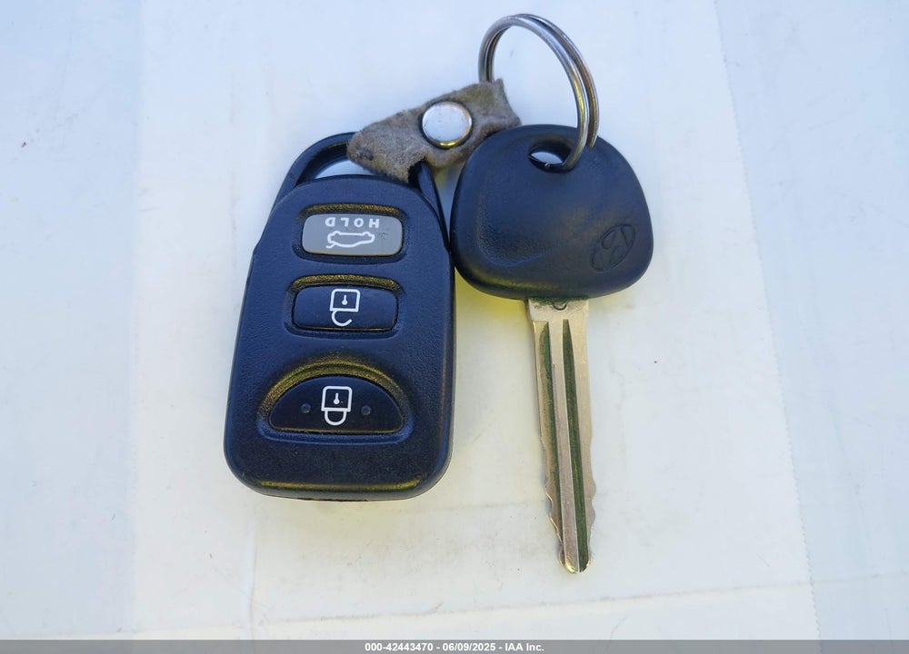 2014 HYUNDAI ELANTRA VIN: 5NPDH4AE4EH526573