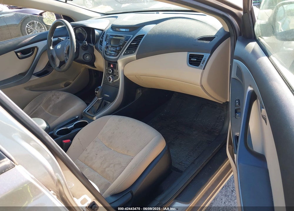 2014 HYUNDAI ELANTRA VIN: 5NPDH4AE4EH526573