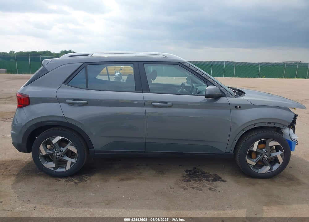 2022 HYUNDAI VENUE VIN: KMHRC8A39NU135401
