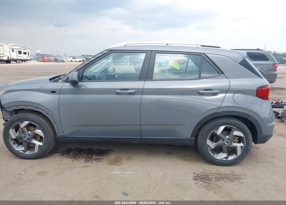 2022 HYUNDAI VENUE VIN: KMHRC8A39NU135401