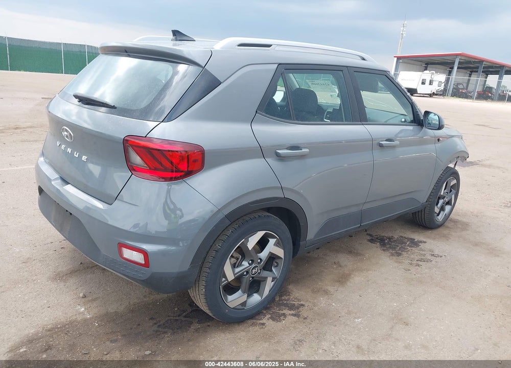 2022 HYUNDAI VENUE VIN: KMHRC8A39NU135401