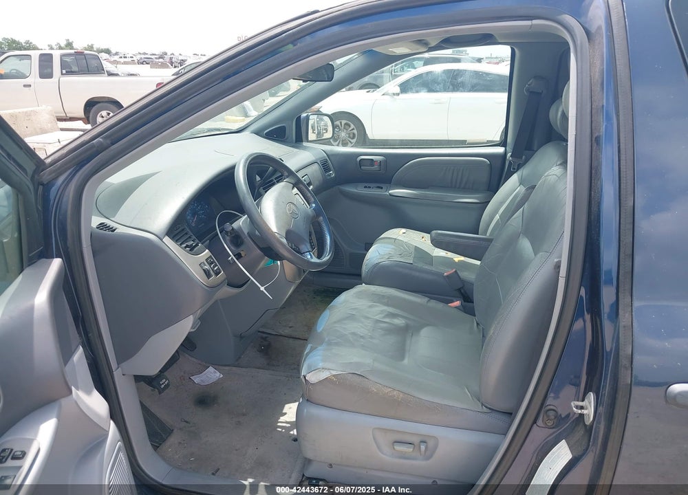 2001 TOYOTA SIENNA XLE VIN: 4T3ZF13C21U378030