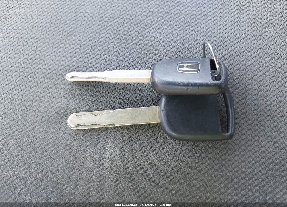 2005 HONDA CIVIC LX VIN: 2HGES16515H610468