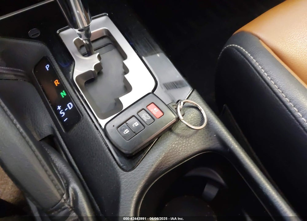 2017 TOYOTA RAV4 HYBRID VIN: JTMDJREV9HD098506