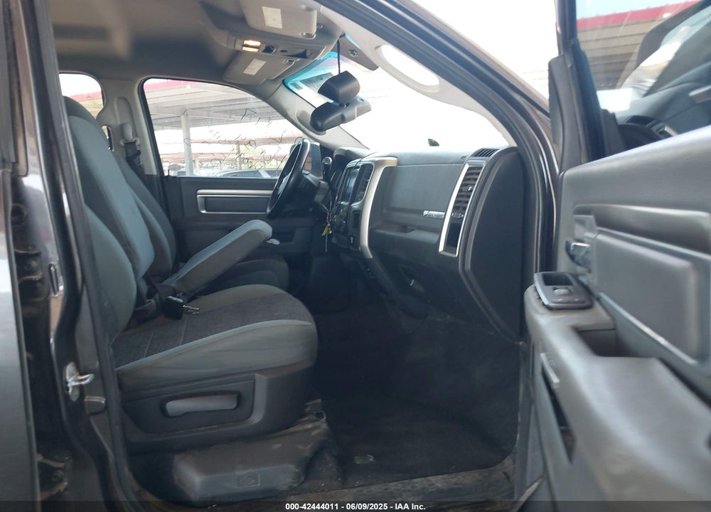 2016 RAM 2500 VIN: 3C6UR5MLXGG199788