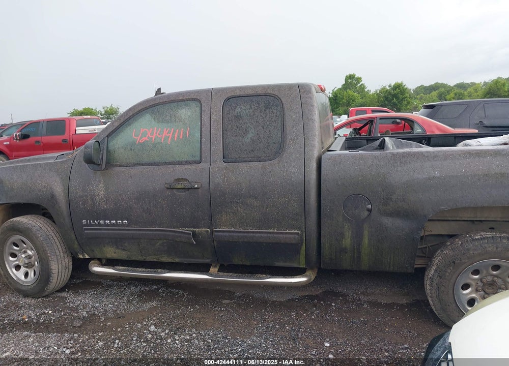 2011 CHEVROLET SILVERADO 1500 LS VIN: 1GCRCREA0BZ340784