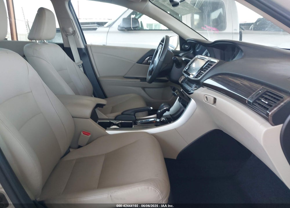 2017 HONDA ACCORD VIN: 1HGCR3F85HA022102