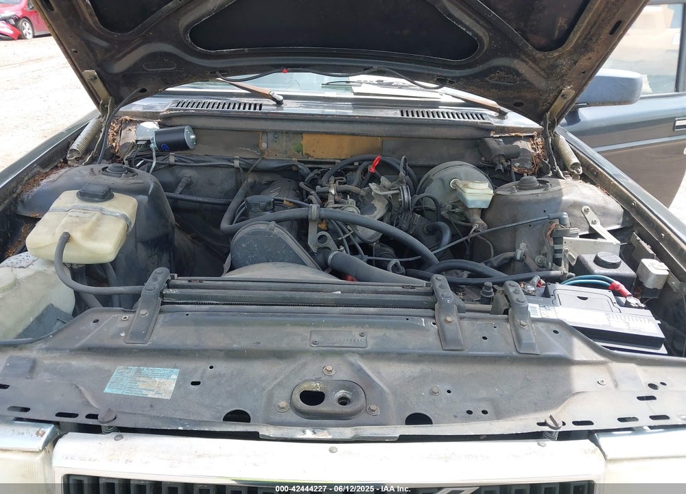 1990 VOLVO 240 DL VIN: YV1AA8844L1392271