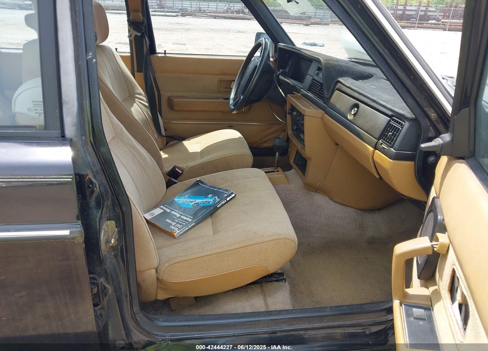 1990 VOLVO 240 DL VIN: YV1AA8844L1392271