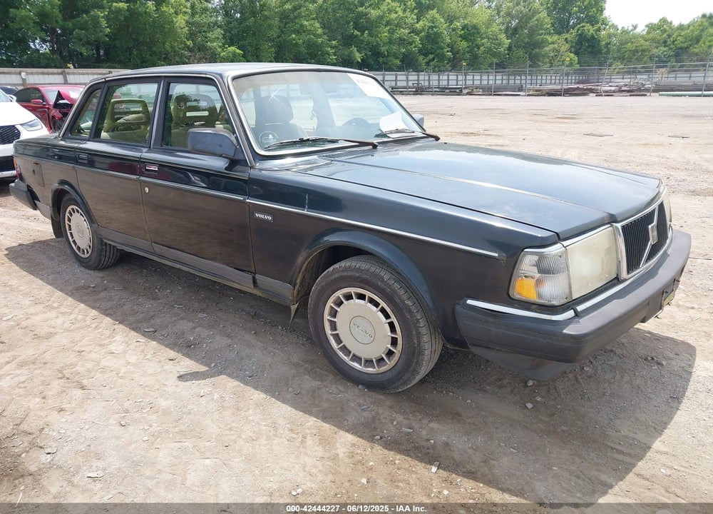 1990 VOLVO 240 DL VIN: YV1AA8844L1392271