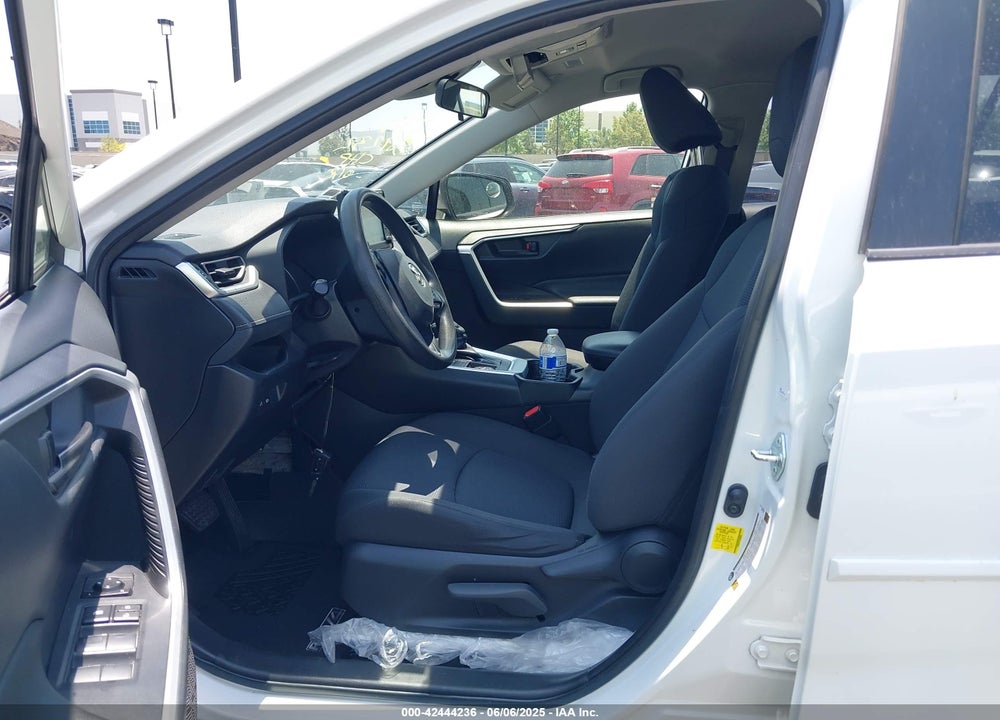 2019 TOYOTA RAV4 LE VIN: JTMH1RFV1KD029610