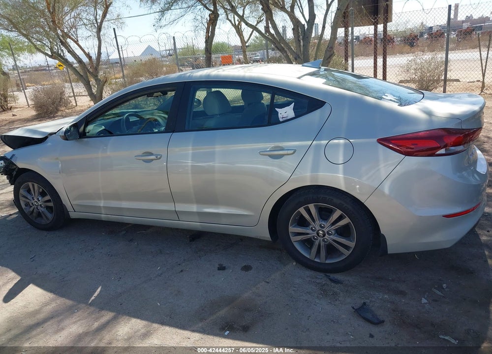2017 HYUNDAI ELANTRA VIN: KMHD84LF5HU409032