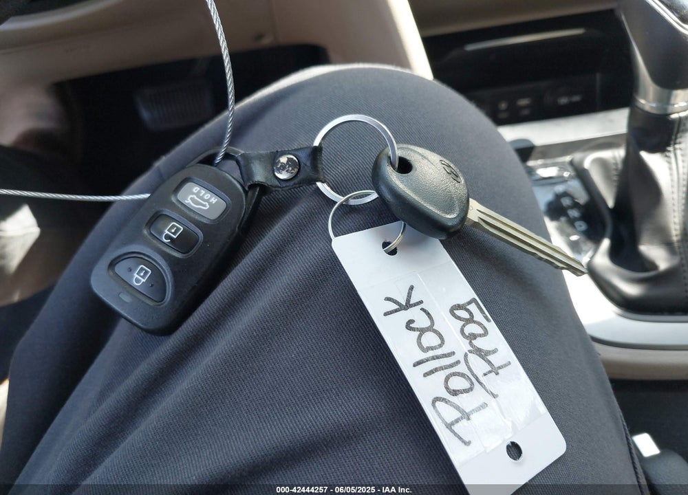 2017 HYUNDAI ELANTRA VIN: KMHD84LF5HU409032