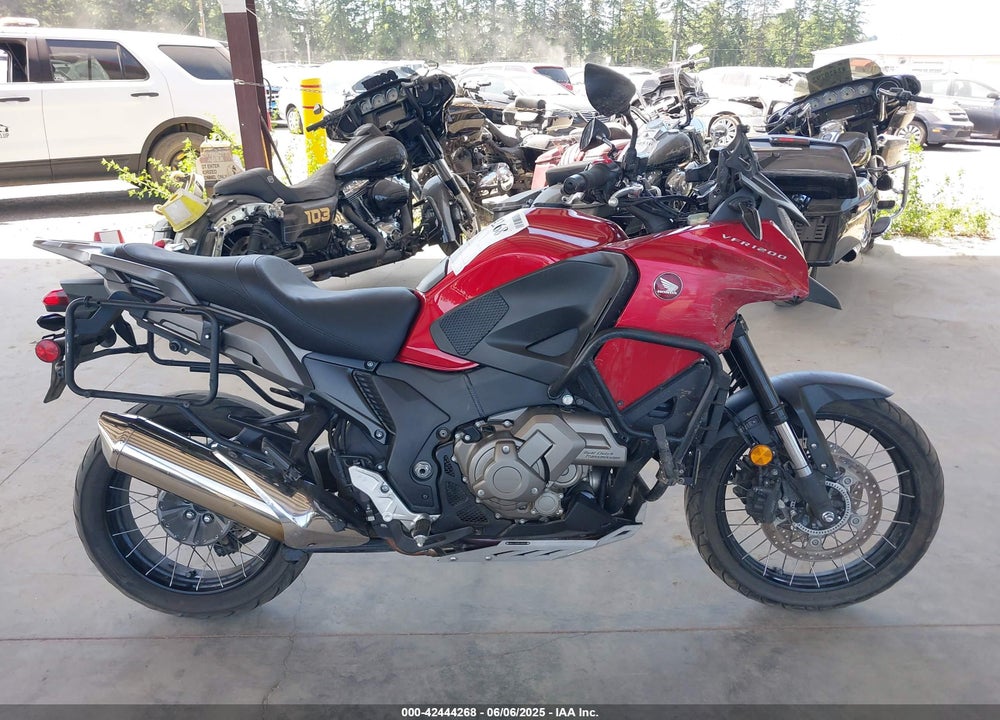 2017 HONDA VFR1200 XD VIN: JH2SC7617HK100127