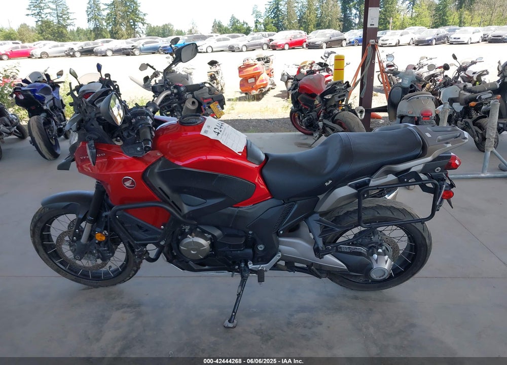 2017 HONDA VFR1200 XD VIN: JH2SC7617HK100127