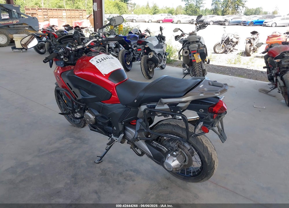 2017 HONDA VFR1200 XD VIN: JH2SC7617HK100127