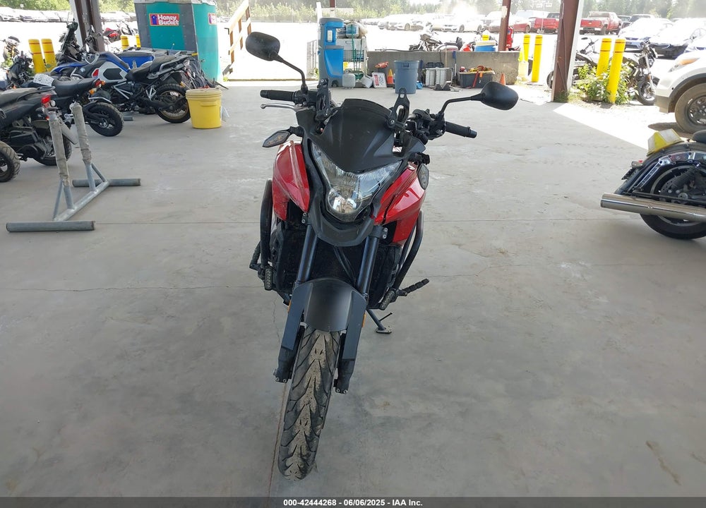 2017 HONDA VFR1200 XD VIN: JH2SC7617HK100127