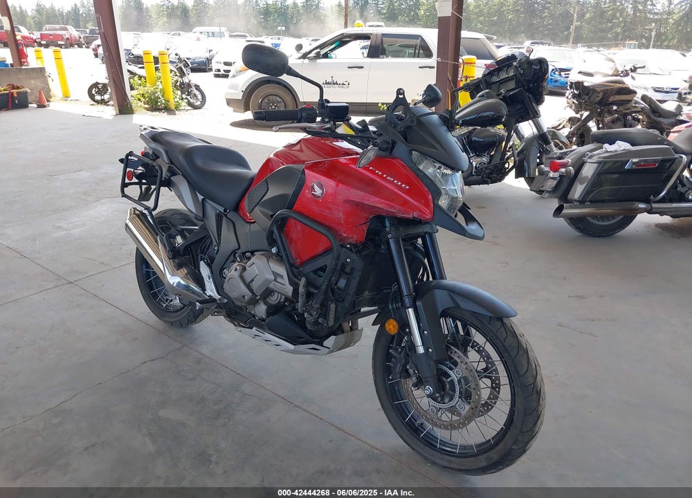 2017 HONDA VFR1200 XD VIN: JH2SC7617HK100127