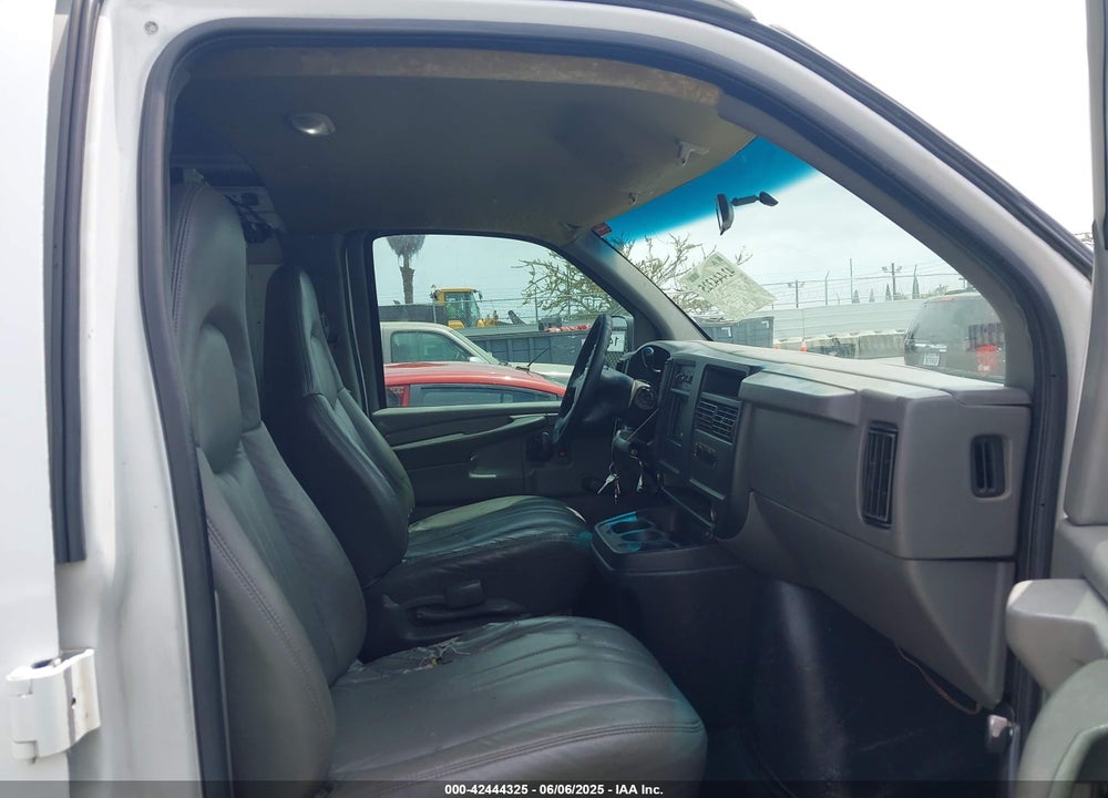 2003 CHEVROLET EXPRESS VIN: 1GCFG15X031131882