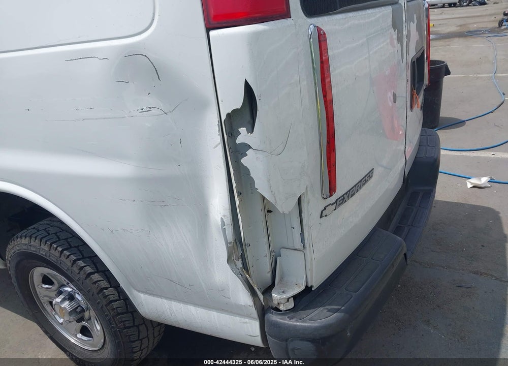 2003 CHEVROLET EXPRESS VIN: 1GCFG15X031131882