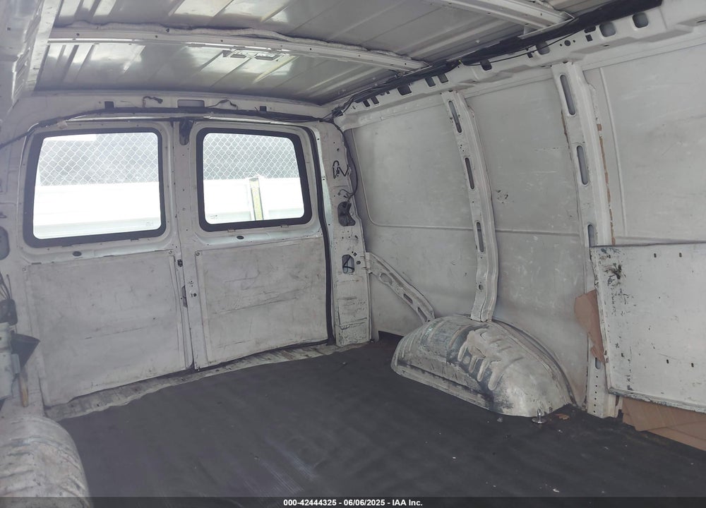 2003 CHEVROLET EXPRESS VIN: 1GCFG15X031131882