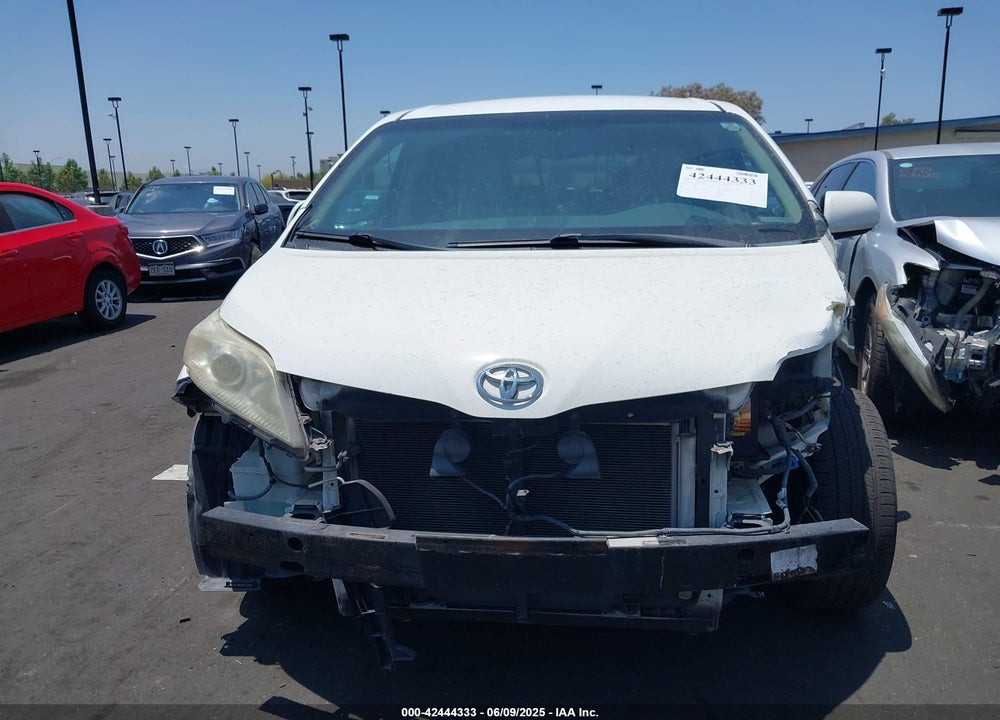 2013 TOYOTA SIENNA LE V6 8 PASSENGER VIN: 5TDKK3DC9DS287642