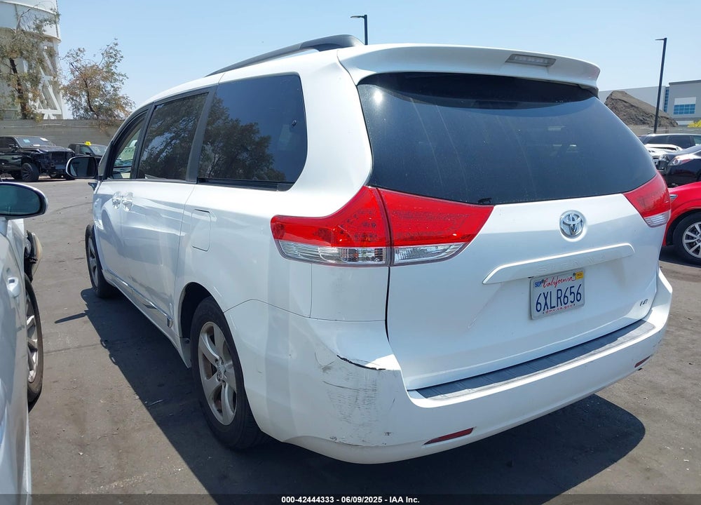 2013 TOYOTA SIENNA LE V6 8 PASSENGER VIN: 5TDKK3DC9DS287642