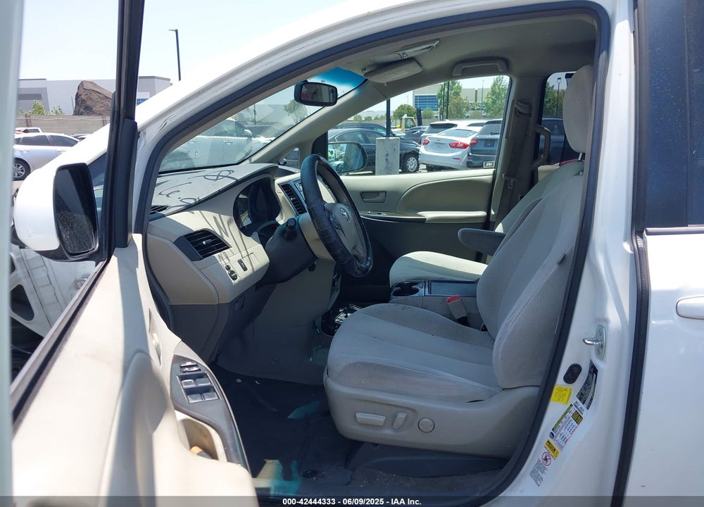 2013 TOYOTA SIENNA LE V6 8 PASSENGER VIN: 5TDKK3DC9DS287642