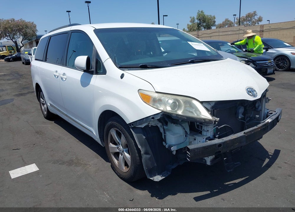 2013 TOYOTA SIENNA LE V6 8 PASSENGER VIN: 5TDKK3DC9DS287642