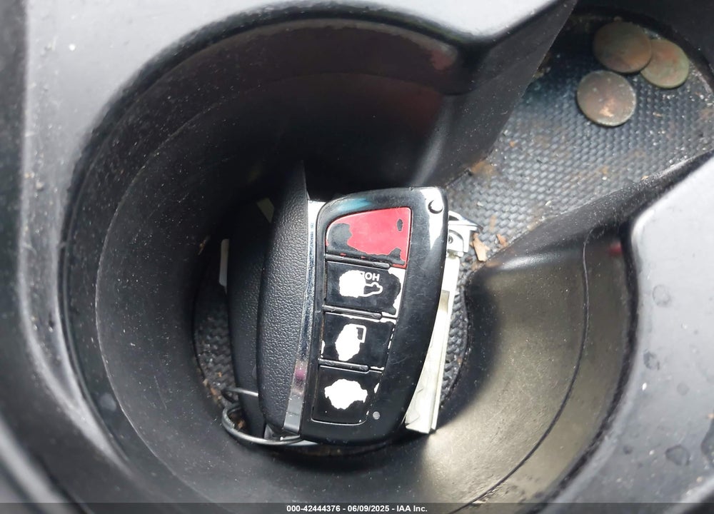 2013 HYUNDAI SANTA FE VIN: 5XYZWDLA4DG031060