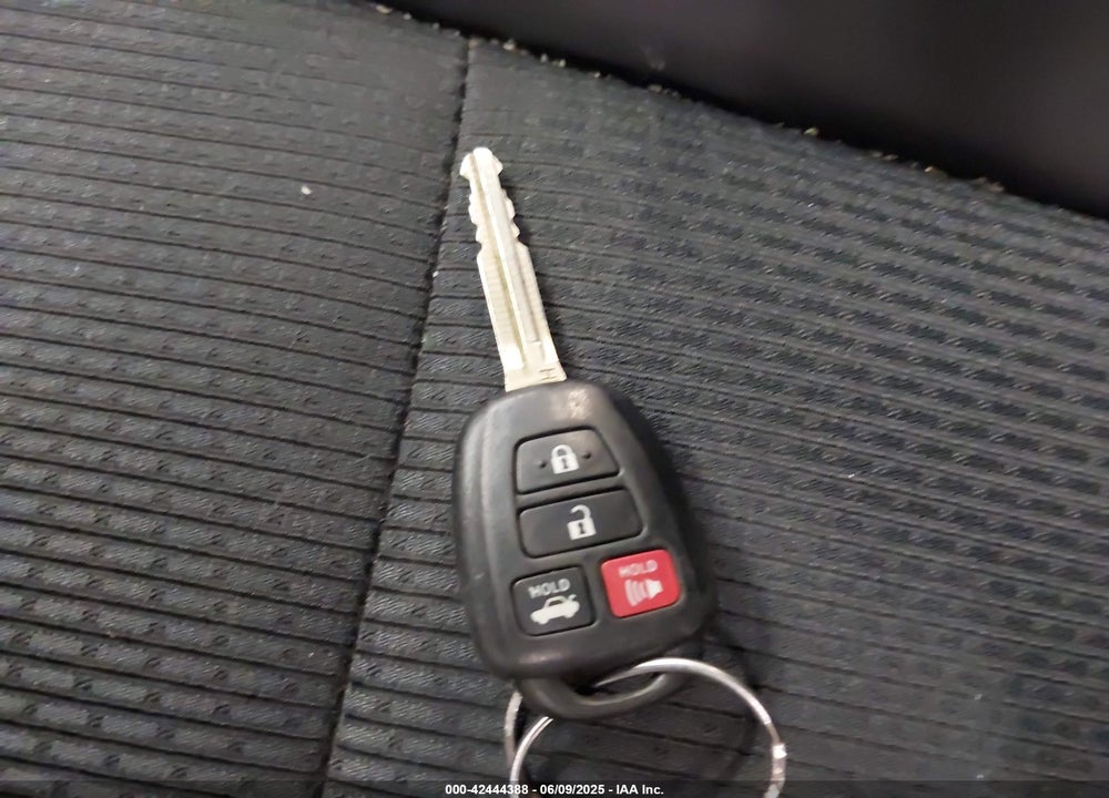 2017 TOYOTA CAMRY SE VIN: 4T1BF1FK8HU764782
