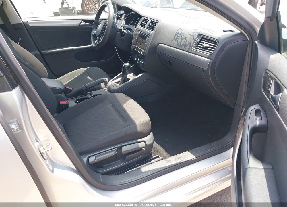 2016 VOLKSWAGEN JETTA VIN: 3VWD67AJ2GM250005