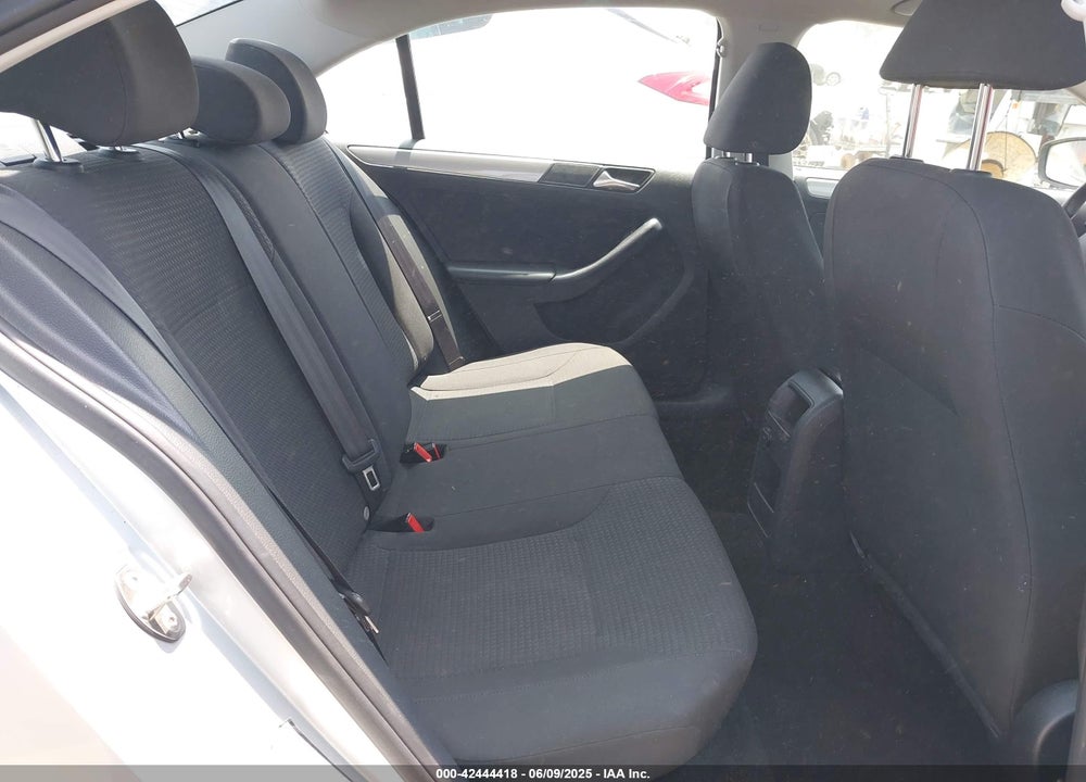 2016 VOLKSWAGEN JETTA VIN: 3VWD67AJ2GM250005