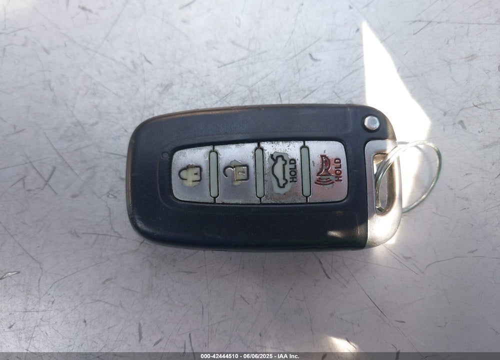 2012 HYUNDAI SONATA HYBRID VIN: KMHEC4A4XCA025469