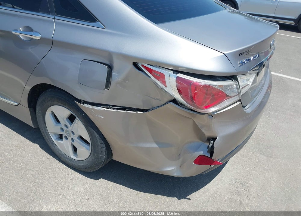 2012 HYUNDAI SONATA HYBRID VIN: KMHEC4A4XCA025469
